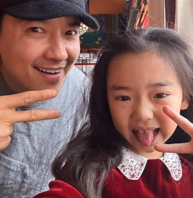 高調曬全家福！董璇為愛女慶8歲生日，不懼輿論與前夫高雲翔同框