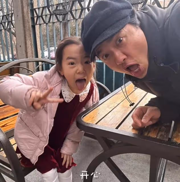 高調曬全家福！董璇為愛女慶8歲生日，不懼輿論與前夫高雲翔同框