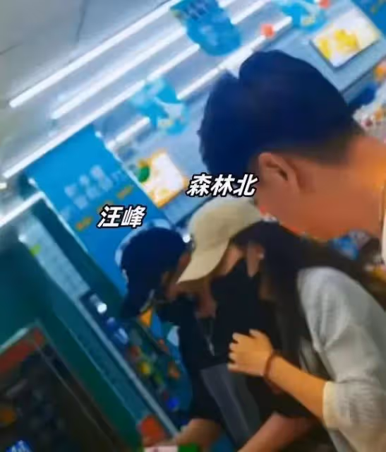 汪峰兒童節陪女友,章子怡陪孩子,差距一目了然