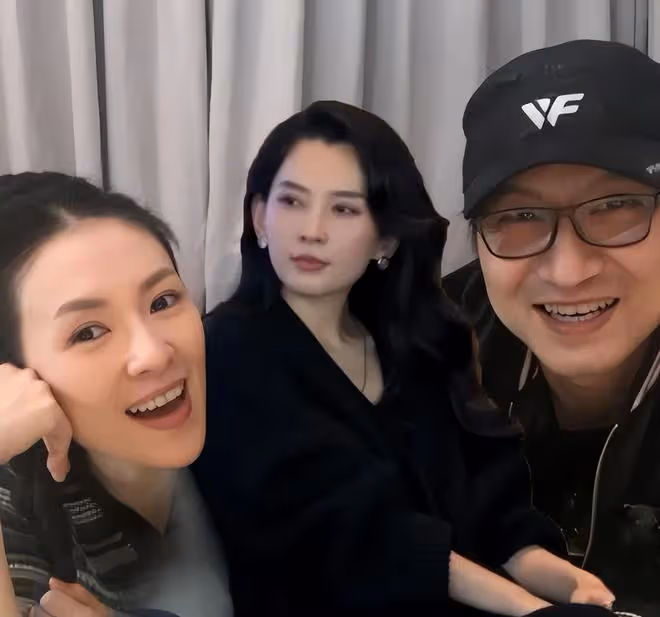 汪峰愛慘了！趕去新疆陪森林北過節，買東西主動付錢，護妻十足！