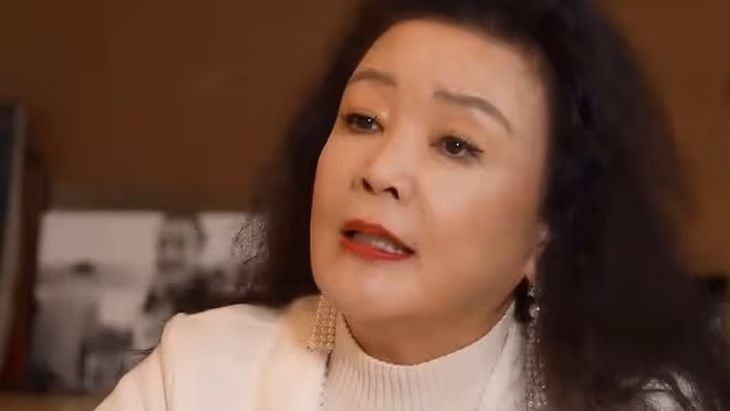 張蘭自曝患白癜風,心態樂觀引關注,病情中展現女強人本色