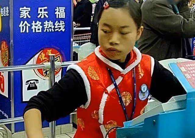 曾火遍全網的3位初代網紅，有人坐擁千萬，有人流浪美國當修腳工