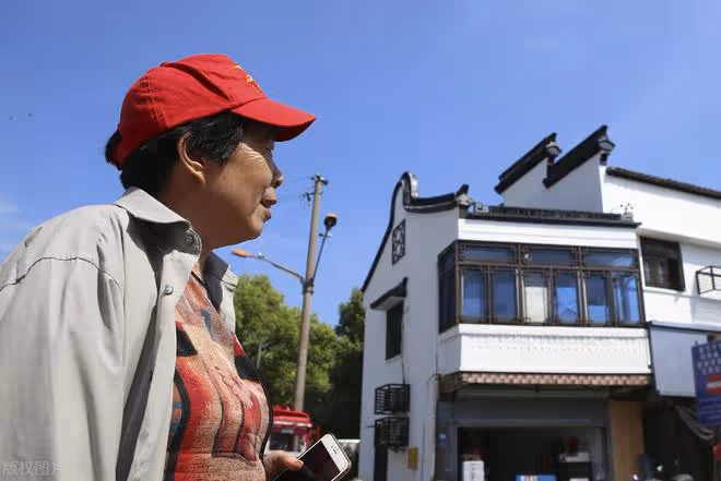 母親患癌後我才知道,為何弟弟寧願去城裡買房,也不在老家建房!