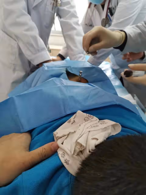 男孩體育課後高燒不退,看到檢查結果父親崩潰:是我沒有保護好他