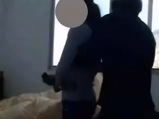 紀實:女子被迫以身抵債,嫌債主太粗魯,哭著辱罵:你真像狗熊