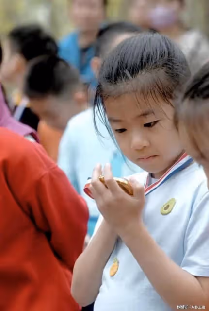 汪峰親子運動!8歲醒醒正臉曝光,不像章子怡太意外,森林北同行