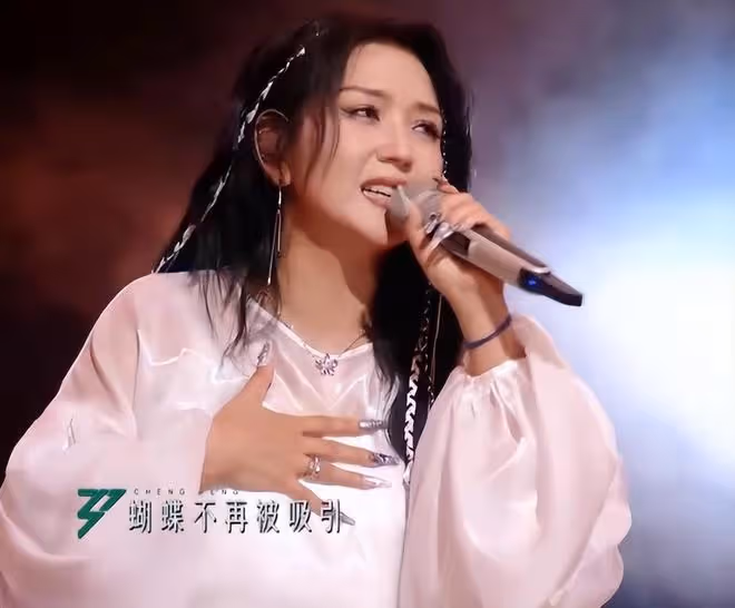 不會唱別尬唱！戚薇一出手，讓觀眾看清瞎唱有多離譜