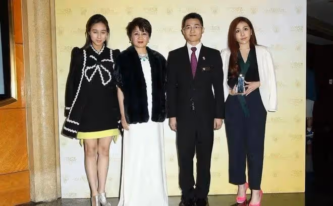 看了賭王四房大女兒的近照,才知道金錢買不來「貴氣」