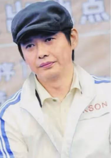 程前：與董卿同居6年，50歲再婚娶圈外嬌妻，如今60歲依然帥氣