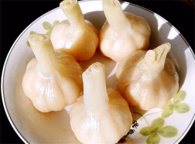 教你在家腌糖蒜,酸甜爽口,百吃不厭,做法簡單,容易儲存
