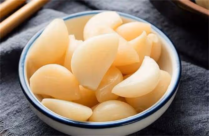 教你在家腌糖蒜,酸甜爽口,百吃不厭,做法簡單,容易儲存
