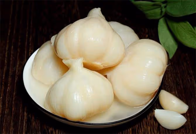 教你在家腌糖蒜,酸甜爽口,百吃不厭,做法簡單,容易儲存