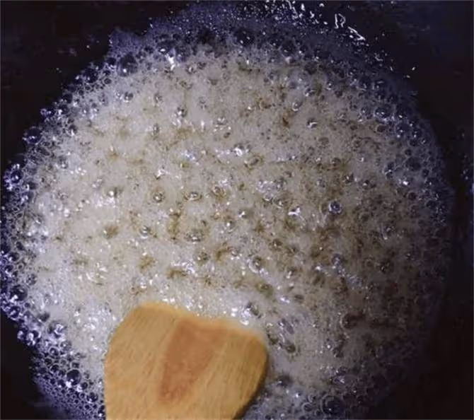 白糖怎麼炒出糖霜?怎樣用白糖做糖霜?