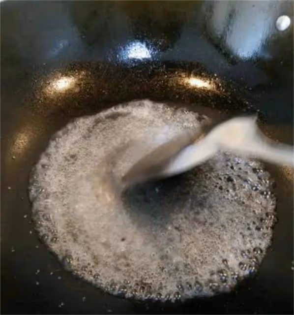 白糖怎麼炒出糖霜?怎樣用白糖做糖霜?