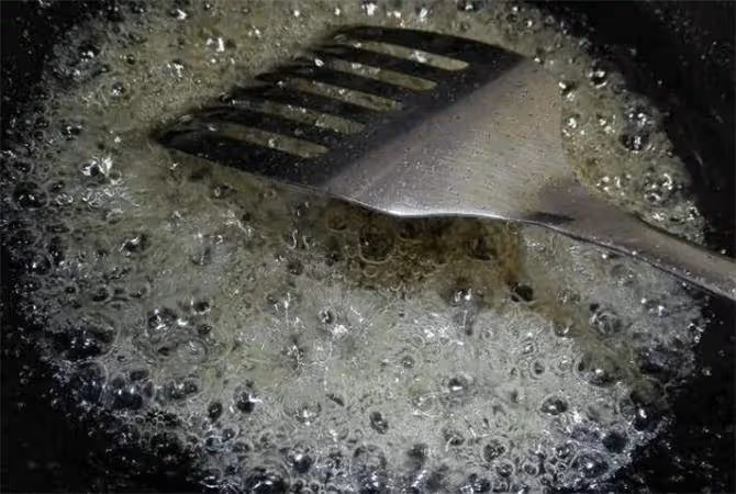 白糖怎麼炒出糖霜?怎樣用白糖做糖霜?