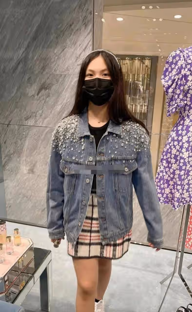 王詩齡怎麼瘦這麼快！跟李湘逛奢侈品店狂買，滿身大牌模樣都變了