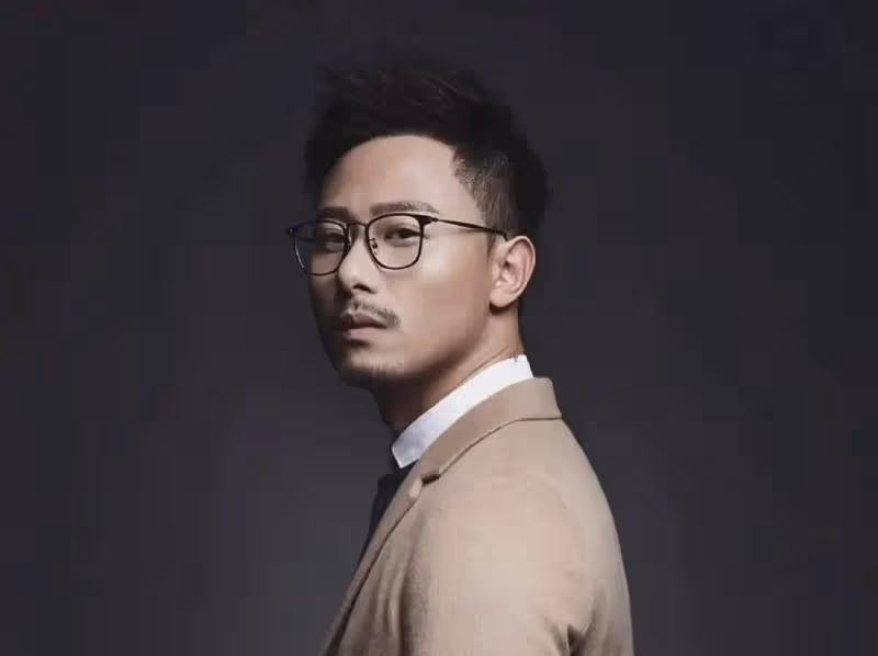 又走一個！TVB知名男星突然宣布離巢，妻子懷二胎臨盆在即