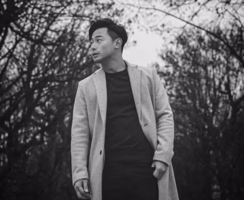 又走一個！TVB知名男星突然宣布離巢，妻子懷二胎臨盆在即