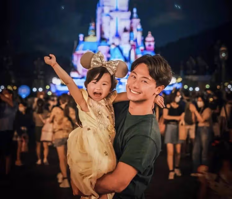又走一個!TVB知名男星突然宣布離巢,妻子懷二胎臨盆在即