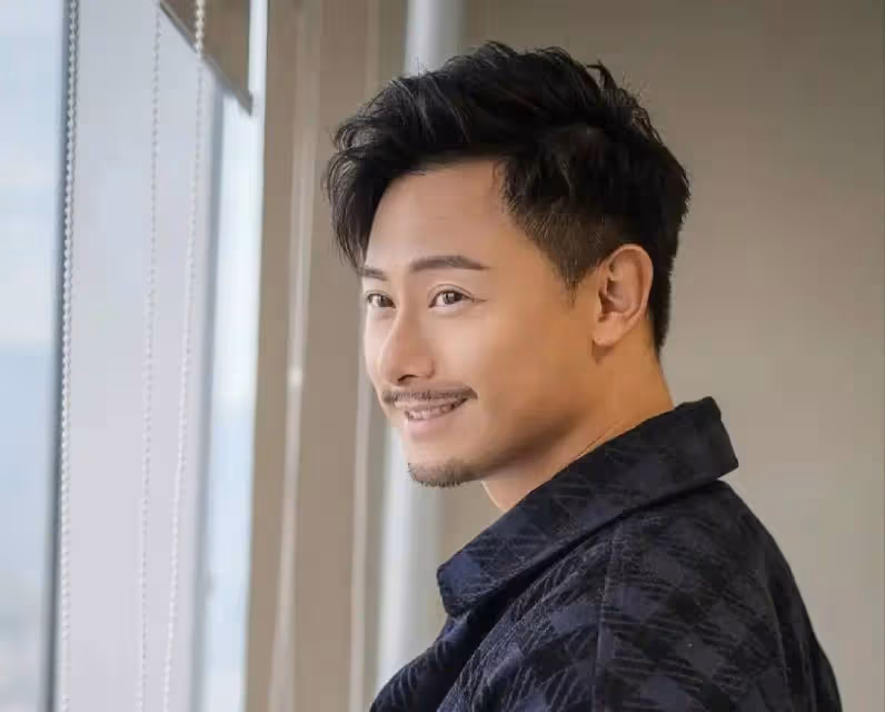 又走一個!TVB知名男星突然宣布離巢,妻子懷二胎臨盆在即