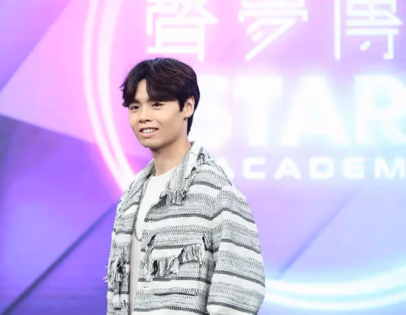 TVB上位小生新劇CP獲好評,與歌手陷入「母子戀」傳聞,雙方親自回應