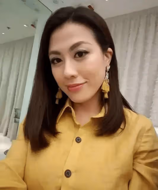 TVB藝人訓練班學員聚會!前落選港姐獲眾人慶生,被贊凍齡