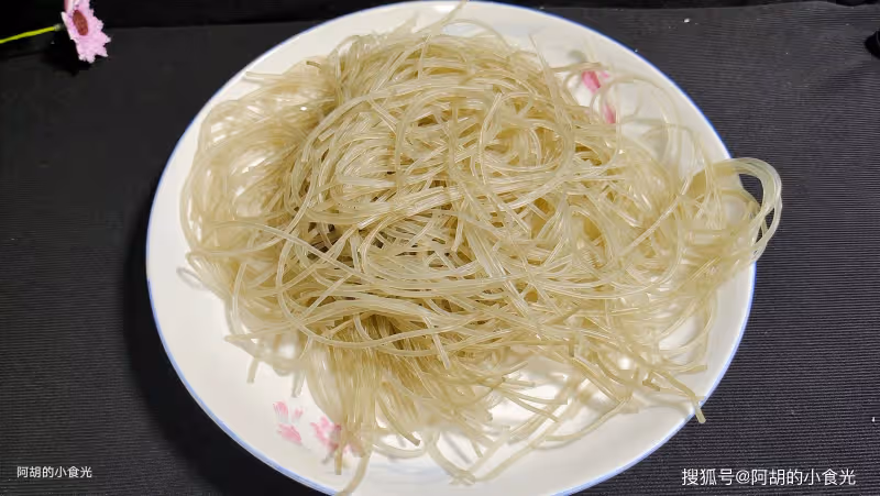 原來豆角和它才絕配,知道的人不多!一炒一燜就一鍋,鮮香十足、滿口好味道