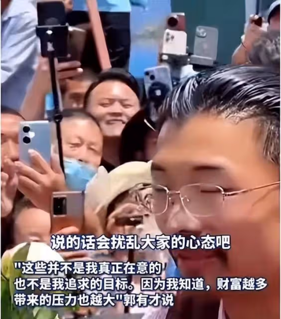 郭有才爭議又起!曾為錢開燒烤店今說賺錢非追求,網友:太矛盾!