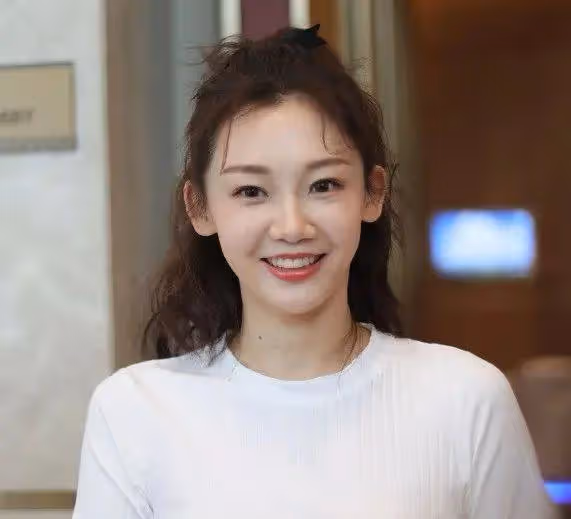 35歲苗苗生圖曝光,嚇壞3億網友:長成這樣,鄭愷知道嗎?