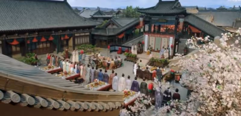 墨雨雲間:忍得楊超越頭披「蚊帳」,忍不了陳喬恩同款「花臉妝」