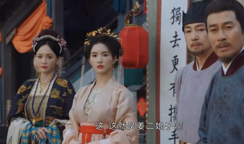 墨雨雲間:忍得楊超越頭披「蚊帳」,忍不了陳喬恩同款「花臉妝」