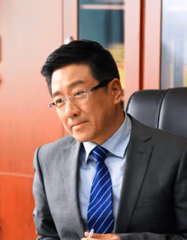 影帝丁勇岱:為何結婚幾十年零緋聞?看看妻子的地位就知道了