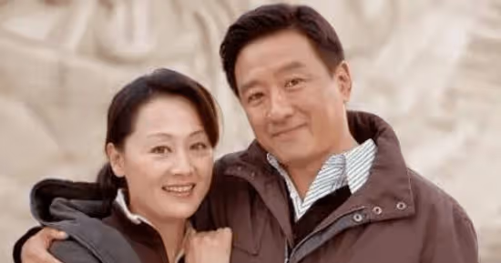 影帝丁勇岱:為何結婚幾十年零緋聞?看看妻子的地位就知道了