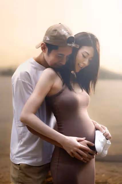 TVB長腿女神懷孕待產倒數兩個月,靚仔老公見AI合成圖流口水:好得意
