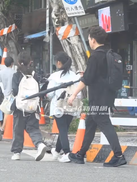 狗仔直擊｜倪安東騎Ubike護送國小女兒搭公車！溫馨共度9分鐘