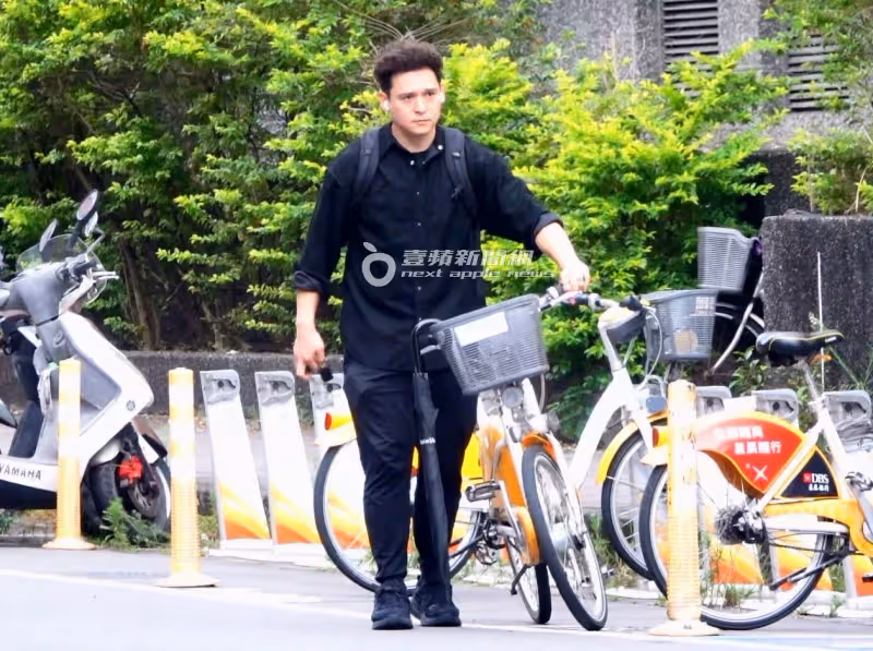 狗仔直擊｜倪安東騎Ubike護送國小女兒搭公車！溫馨共度9分鐘