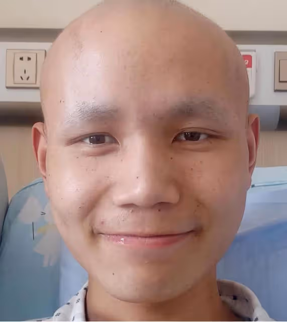 學霸男孩手上長疙瘩,一查竟已是癌症中晚期,灑淚揮別高考
