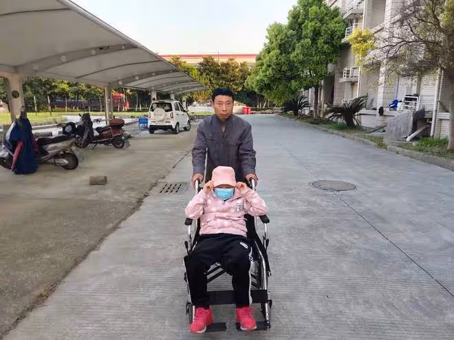 老人為救孫女忍痛離世,孫女昏迷中夢見天堂爺爺:他叫我好好活著