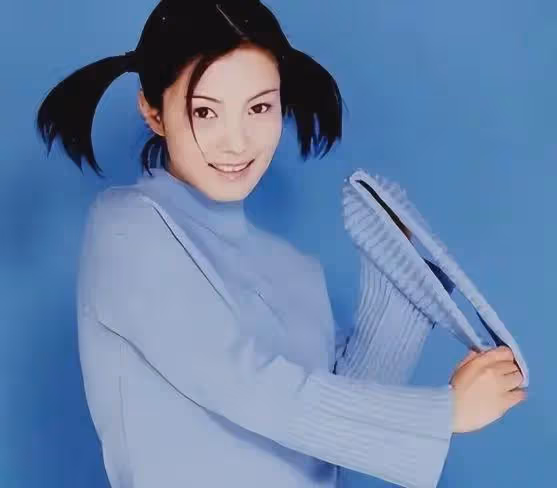 她18歲生女,兩登春晚,巔峰時期紅過楊鈺瑩,卻與逃犯同居三年