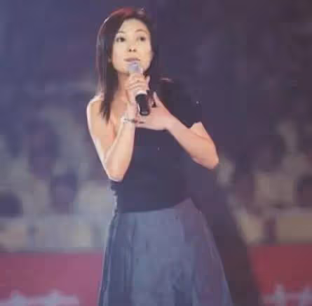 她18歲生女，兩登春晚，巔峰時期紅過楊鈺瑩，卻與逃犯同居三年