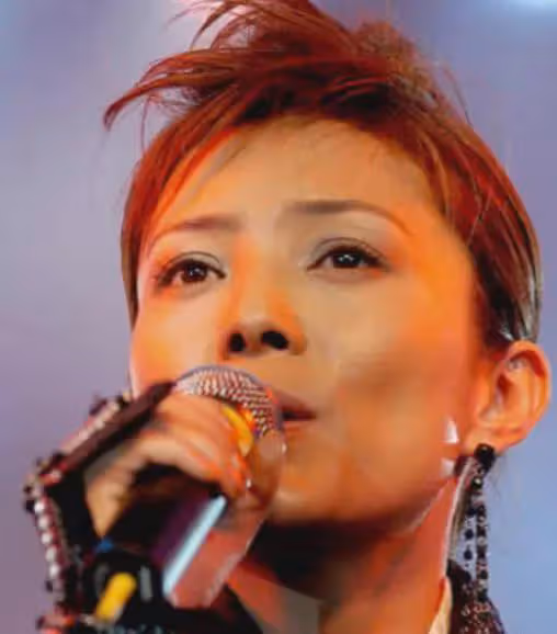 她18歲生女，兩登春晚，巔峰時期紅過楊鈺瑩，卻與逃犯同居三年