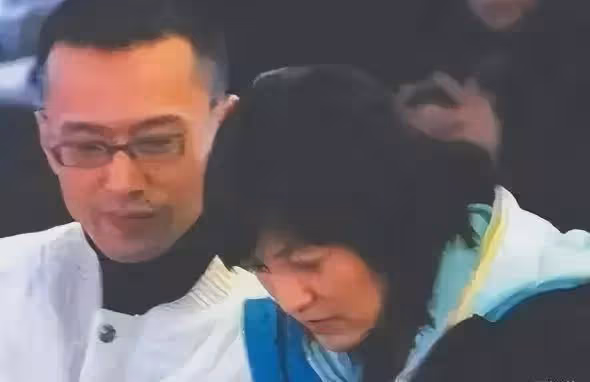 她18歲生女,兩登春晚,巔峰時期紅過楊鈺瑩,卻與逃犯同居三年