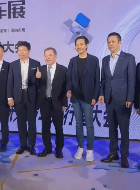 雷軍到深圳後海看小米大樓!樓高曝光,網友群嘲,理由竟出奇一致