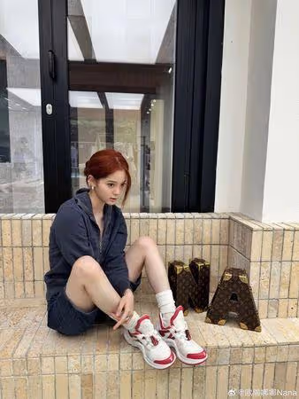 歐陽娜娜曬超紅新發色! 打破爸爸歐陽龍禁令「穿7洞」近況曝光
