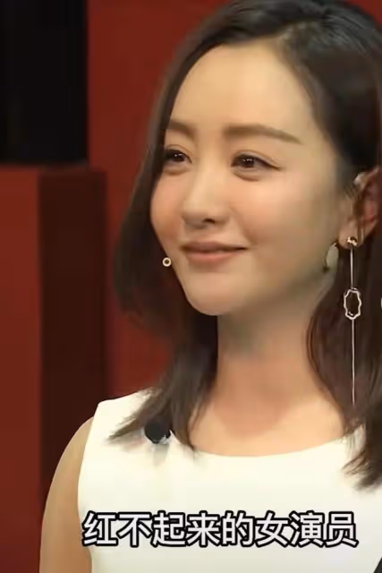 迪麗熱巴和楊蓉同一天生日,兩種不同待遇,體現娛樂圈世態炎涼