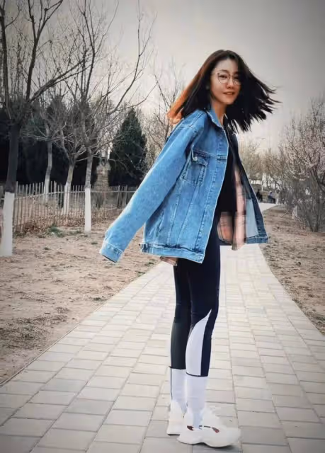 迪麗熱巴和楊蓉同一天生日,兩種不同待遇,體現娛樂圈世態炎涼