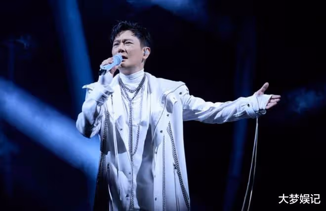 張信哲唱一半「突活吞蚊子」!笑納嗨喊:難怪我體力好