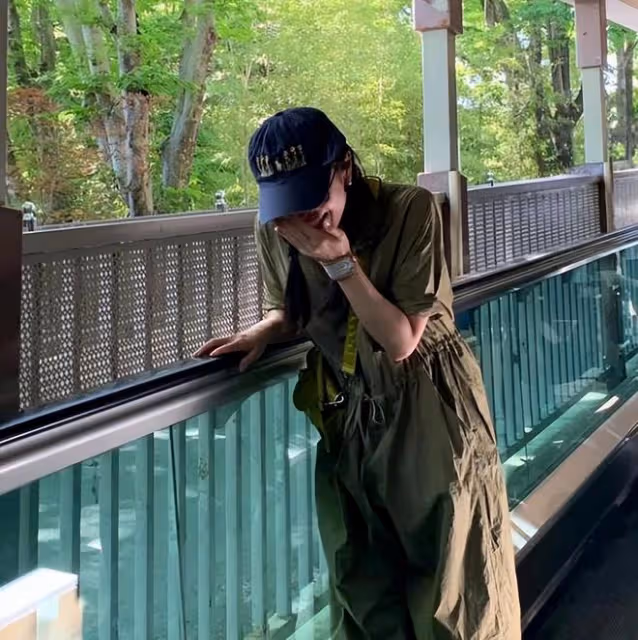 孫藝珍玄彬夫妻約會,孫仙笑得好治癒,日常裝扮很時尚