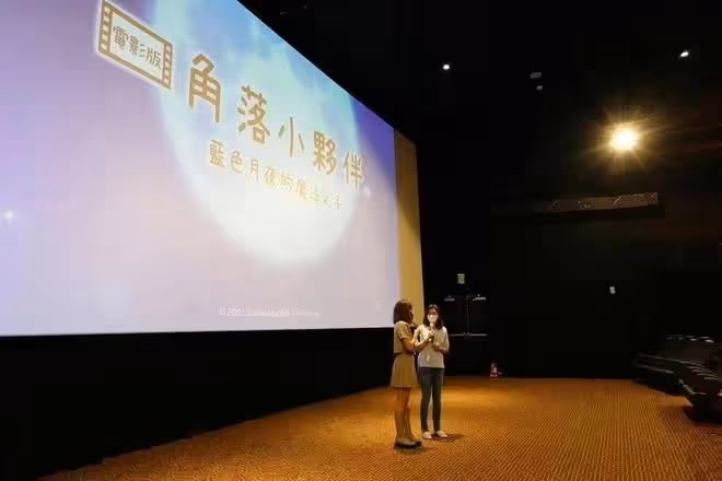 賈靜雯帶仨女兒站台！梧桐妹長成爸爸翻版，顏值不如媽但穿得隆重