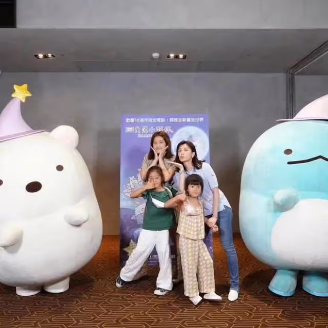 賈靜雯帶仨女兒站台！梧桐妹長成爸爸翻版，顏值不如媽但穿得隆重